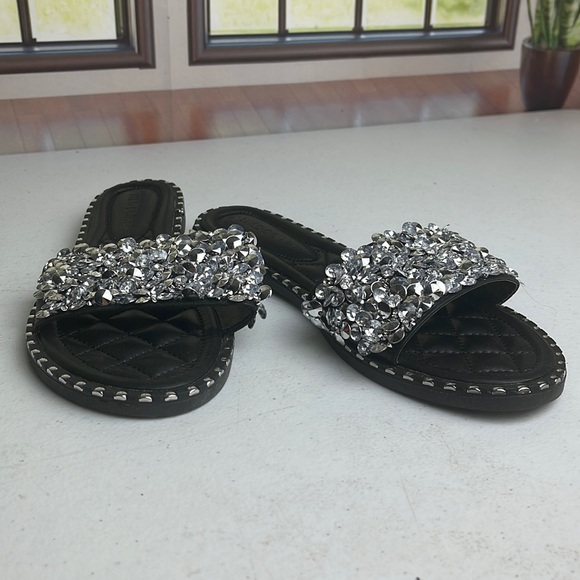 Wild Diva Lounge Slides - Picture 1 of 4